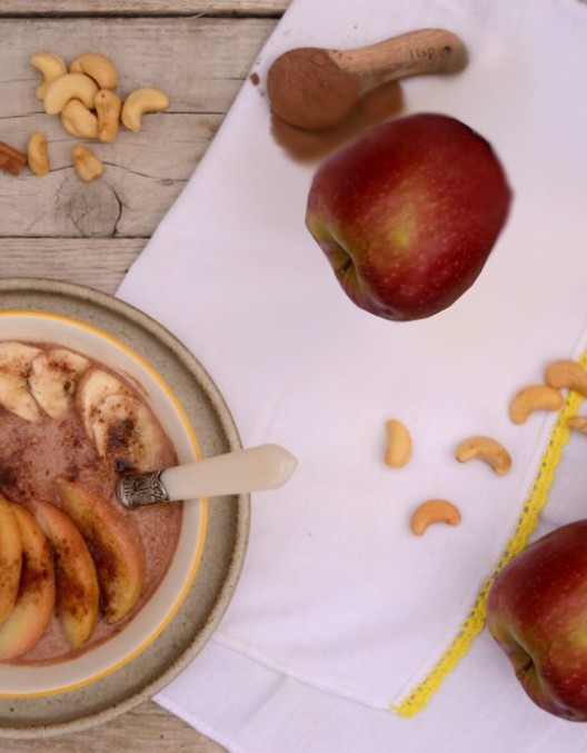 SMOOTHIE ΜΕ ΜΠΡΟΚΟΛΟ ΜΗΛΟ ΚΑΙ ΓΑΛΑ ΚΑΡΥΔΑΣ