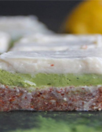 ΜΠΑΡΑ ΛΕΜΟΝΙ MATCHA ΜΕ ΓΑΛΑ ΑΜΥΓΔΑΛΟΥ