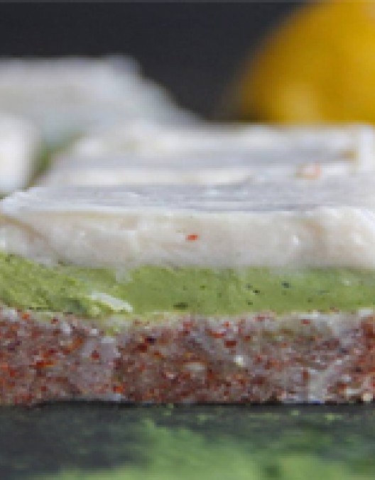 ΜΠΑΡΑ ΛΕΜΟΝΙ MATCHA ΜΕ ΓΑΛΑ ΑΜΥΓΔΑΛΟΥ
