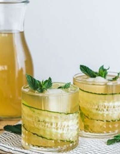 ALOE VERA YOGI TEA & COCONUT MOCKTAIL με ΑΓΓΟΥΡΙ